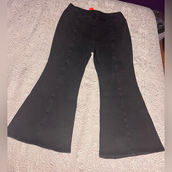 Flattering & Stylish Black Flare Jeans - Picture 2 of 5